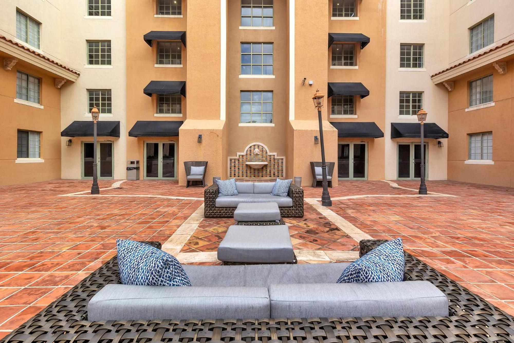 Dharma Home Suites Coral Gables At Gables Grand Plaza Miami Rum bild